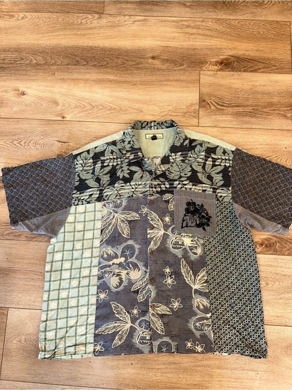 Tommy Bahama Patchwork Floral Short-Sleeve Surf Shirt - Green/Gray 100% silk xxl
